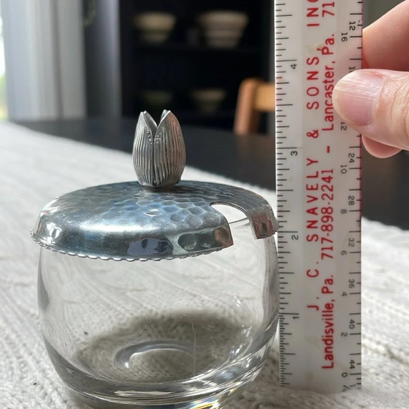 Vintage MCM Hammered Aluminum And Glass Jelly Jar With Lid with flowering knob - Picture 7 of 8
